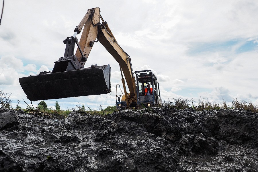 «Операция спасения»: в Полесском районе осушают первый польдер (фото)
