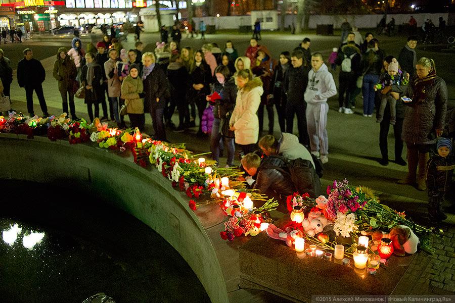Вечер скорби: калининградцы пришли помянуть жертв авиакатастрофы (фото)