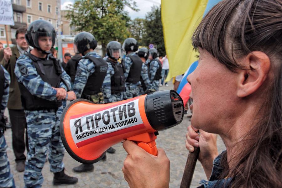 Протест протесту: на митинге против войны на Украине потасовку разнимал ОМОН