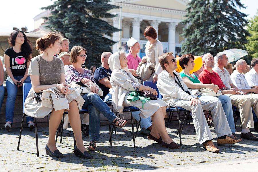 «Джаз для масс»: фоторепортаж с «Джаз-фонтана» у драмтеатра