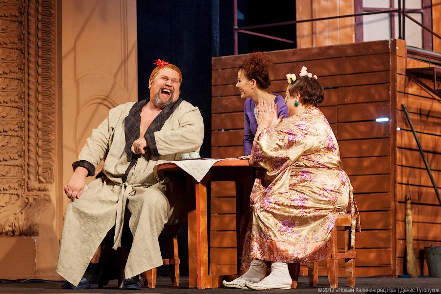 «Светская жизнь драматического театра»: фоторепортаж с репетиции спектакля