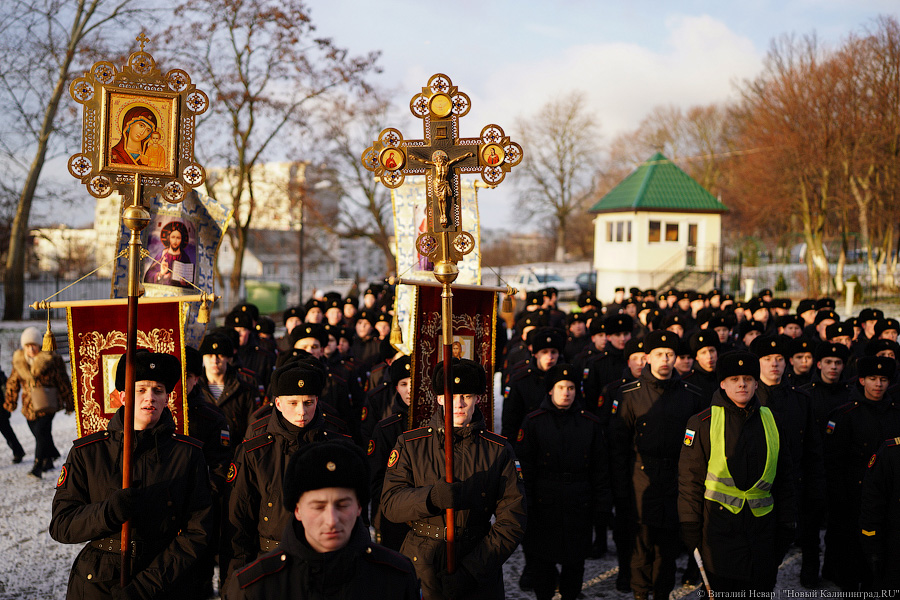 С ними Бог и Андреевский флаг: в Балтийске морпехи прошли крестным ходом к храму (фото)