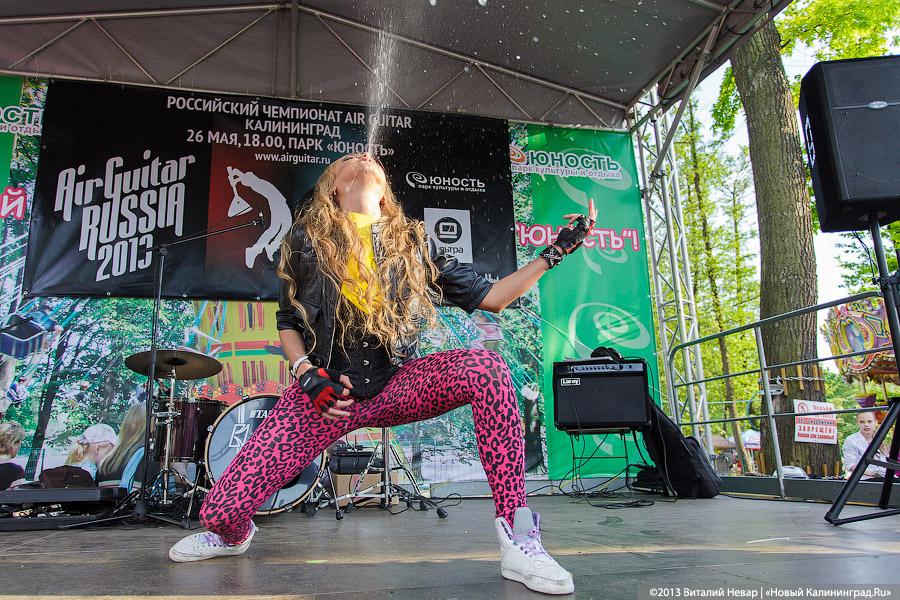 «Guitar Hero»: в Калининграде прошел турнир по воображаемой гитаре
