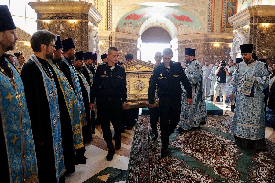 Образ апостола: в храм Христа Спасителя привезли главную икону ВМФ (фото)