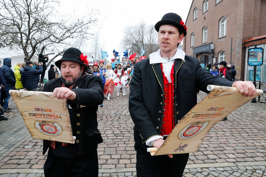 Косплей на Елизавету II: как прошёл День длинной колбасы в Музее Мирового океана