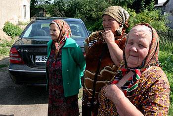 Пенсионерам и учителям на селе доплатят до прожиточного минимума