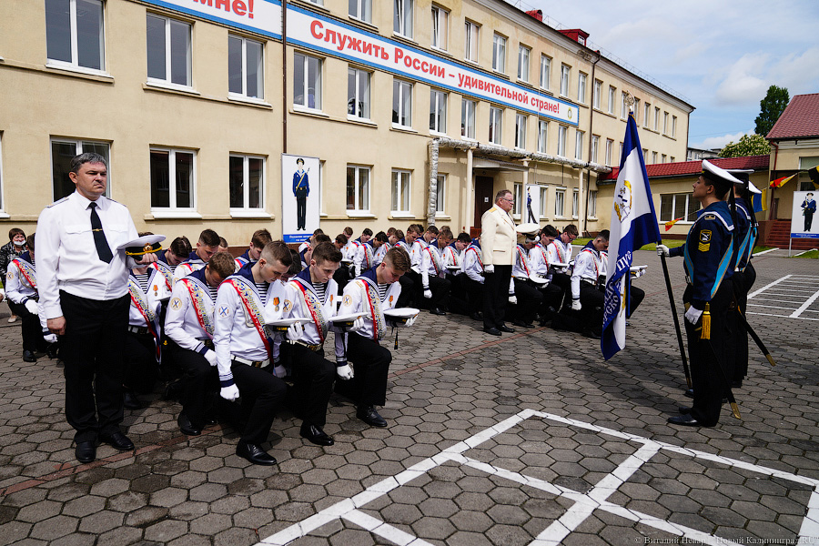 Вальс и дистанция: «Последний звонок» в калининградском кадетском корпусе (фото)