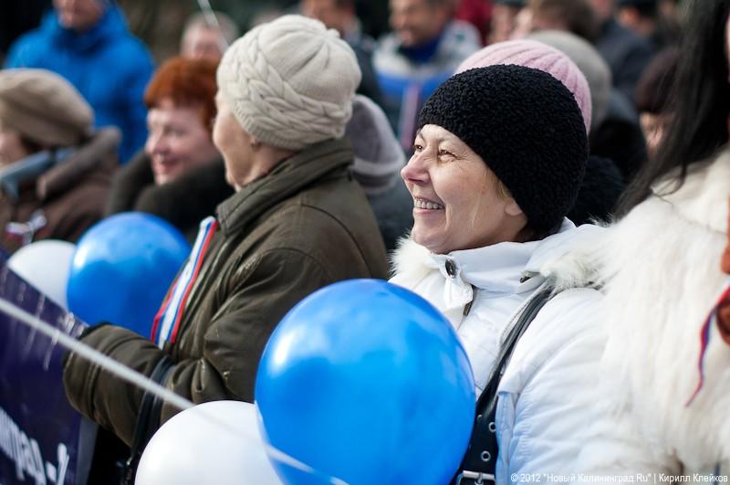 «Путинг, тосты и стабильность»: фоторепортаж с митинга в поддержку Путина  