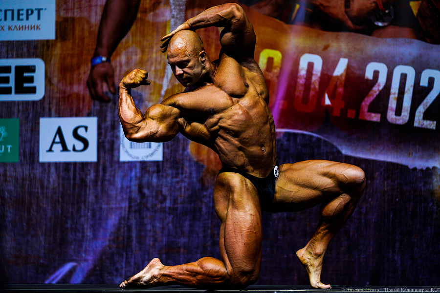 Мышцы в стразах: в Калининграде прошёл кубок региона по бодибилдингу (фото)