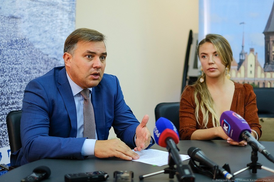 Министр по культуре и туризму Андрей Ермак и руководитель «Фестивальной дирекции» Ольга Каверзина. Фото: Виталий Невар / Новый Калининград