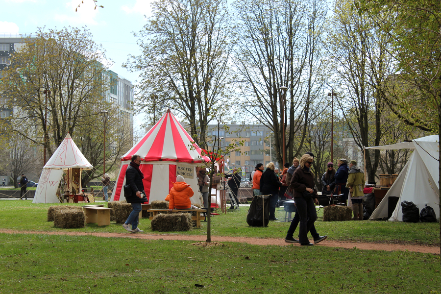 Ярмарка для метеоустойчивых: как прошло открытие гастрофестиваля на острове Канта (фото)