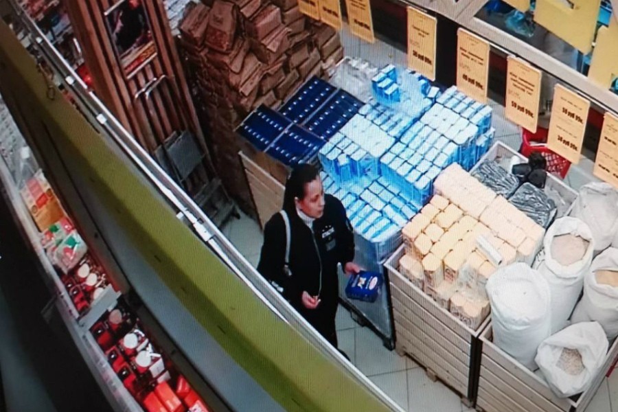 В Калининграде полиция ищет женщину, подозреваемую в краже из супермаркета