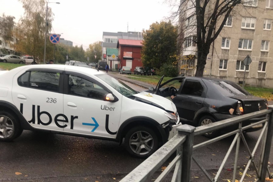 ДТП с такси на ул. Куйбышева собрало пробку (фото)