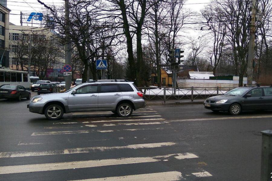 На перекрёстке ул. Театральной и Гвардейского пр-та не работают светофоры 
