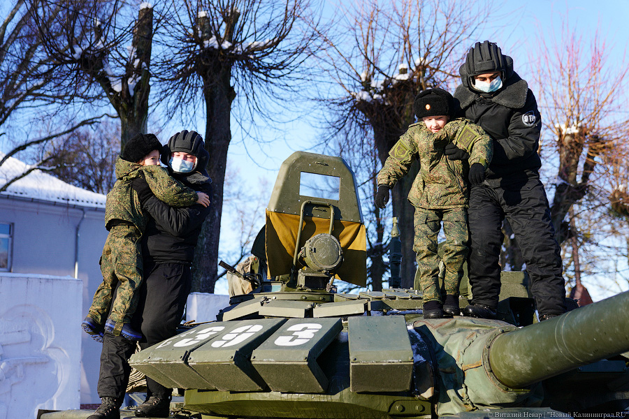 На «Тигре» с ветерком: Балтфлот исполнил новогоднее желание мальчика из многодетной семьи