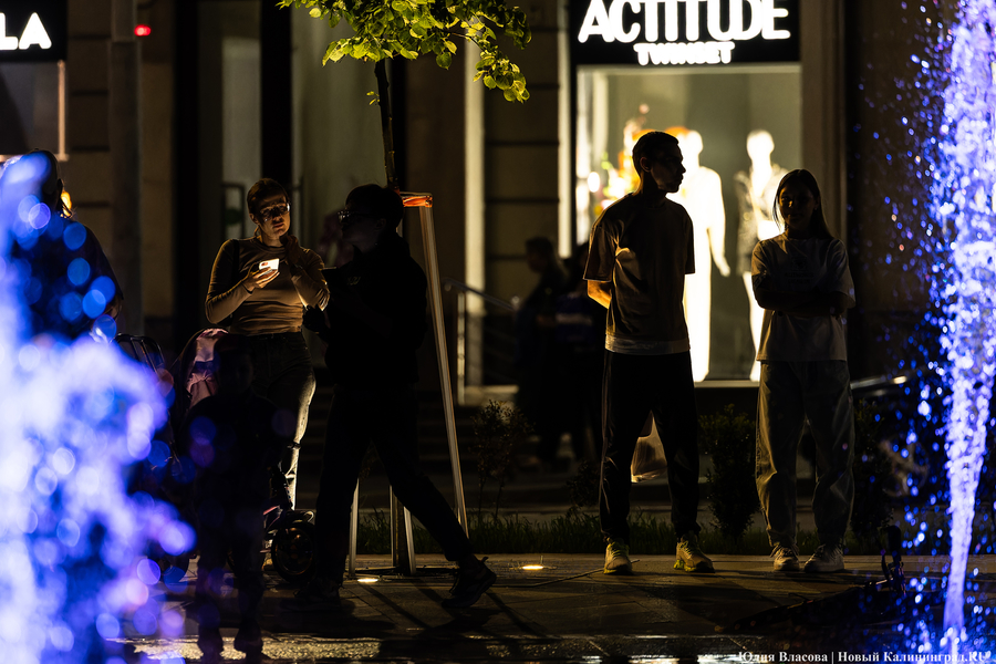 Брызги под музыку: как выглядит подсветка нового фонтана у стадиона «Балтика»