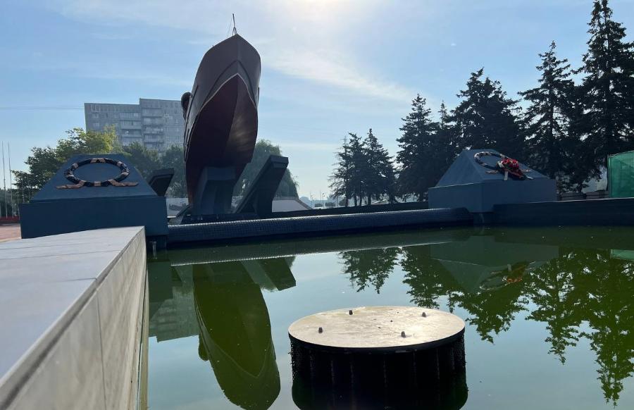 В мэрии объяснили отключение фонтана на отремонтированном мемориале «Морякам-балтийцам»