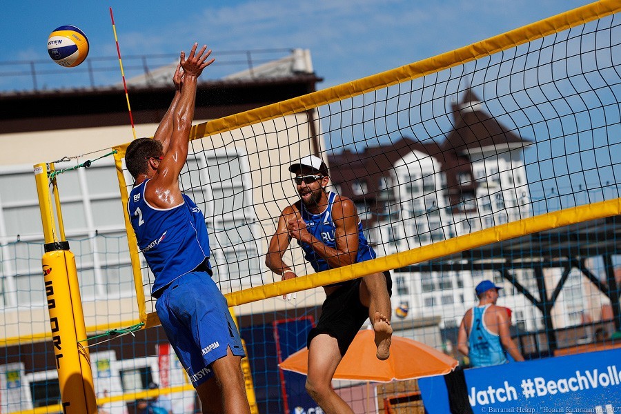 Лежали на пляже? Вот что было на песчаных кортах совсем рядом с вами (фото)