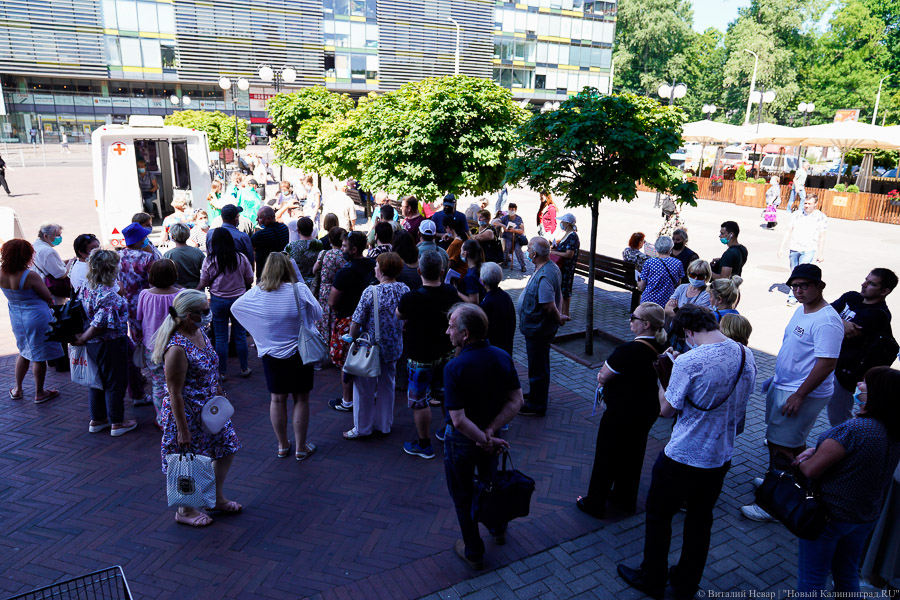 Кто последний на укол: в Калининграде образовались очереди на прививку от COVID