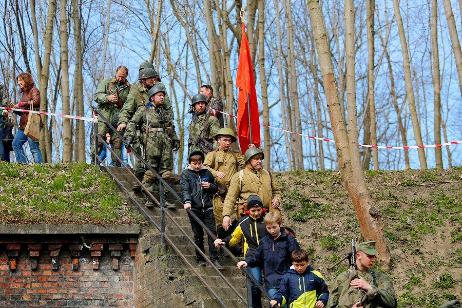 Снова взяли Кёнигсберг: как прошла реконструкция сражения у форта №5