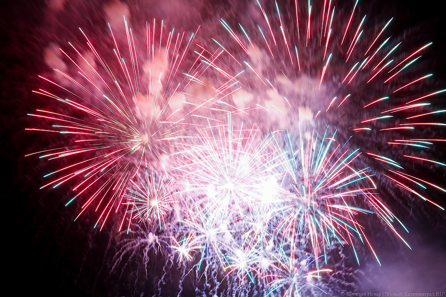 Небо, море и огни: в Зеленоградске стартовал чемпионат фейерверков