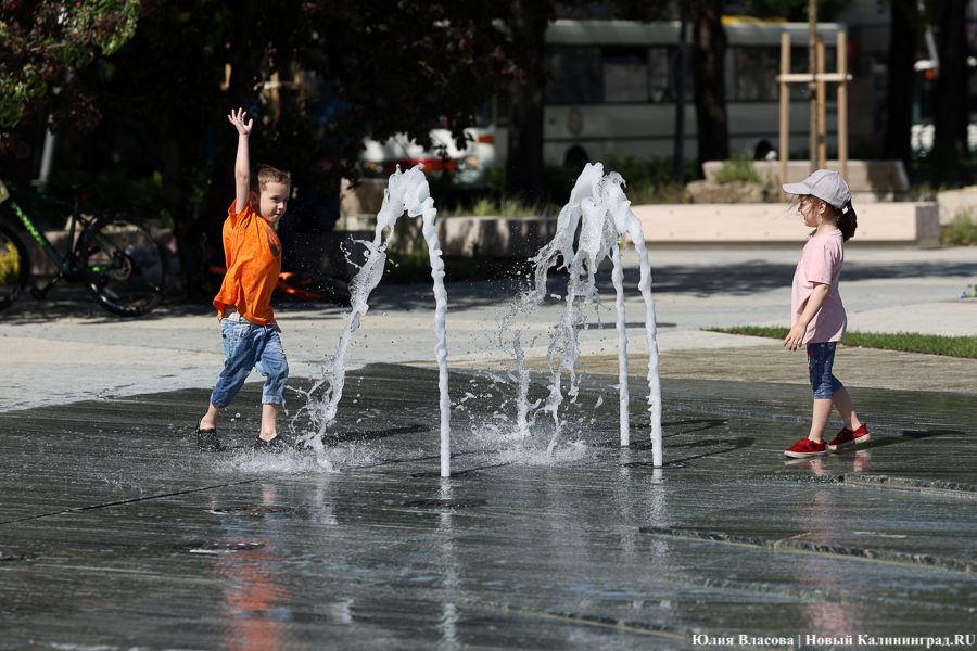 На площади у Дома искусств завершается благоустройство. Вот как она выглядит (фото)