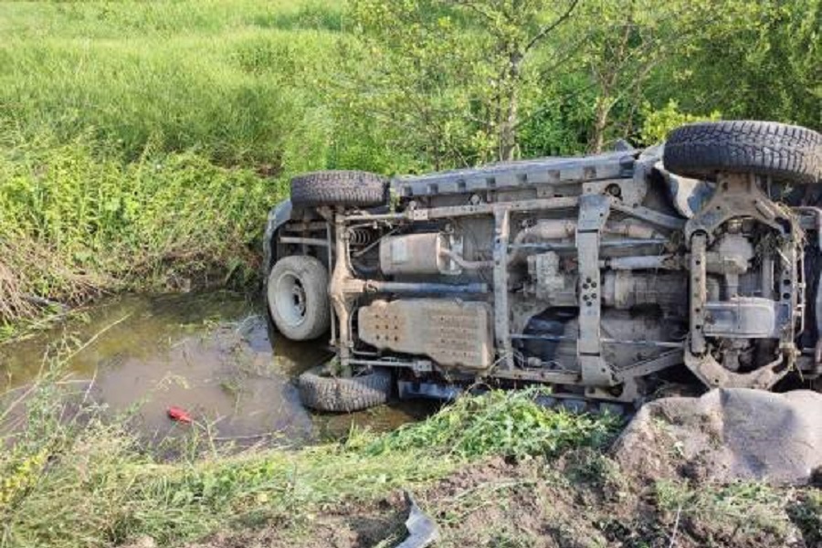 В Озерском районе автомобиль перевернулся в кювет, пострадала водитель (фото)