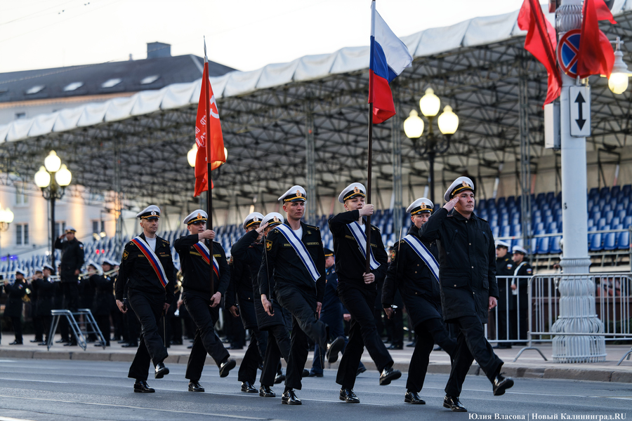 Другой формат по всей стране: в Калининграде прошла ночная репетиция парада Победы (фото)