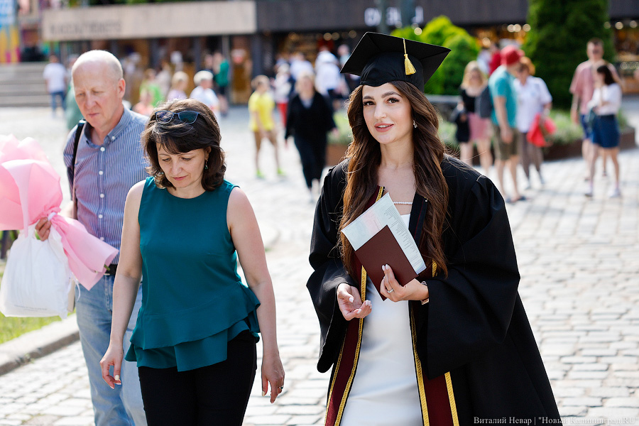 Диплом — и точка: выпуск студентов БФУ им. Канта в Кафедральном соборе (фото)