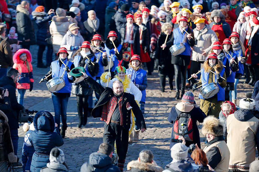 Дым, шум, колбаса: в Калининграде прошел День длинной колбасы