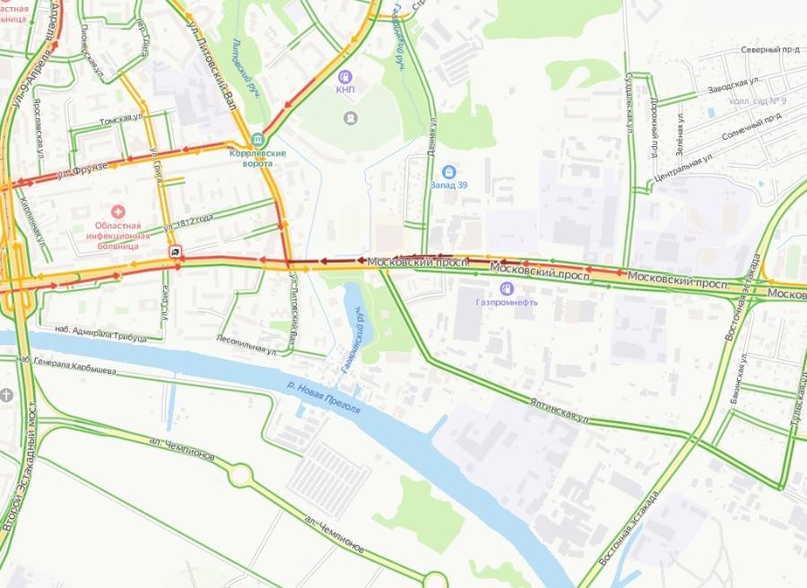 На Московском проспекте из-за аварии образовалась длинная пробка (фото)