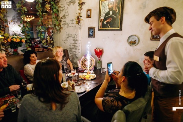 «Гость в доме — радость»: душевное грузинское застолье в ресторане «Кавказ»