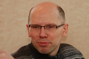 Кандидат Звагельский требует снять с выборов Рудникова