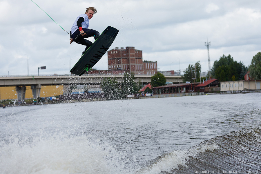 Фронтролл на Преголе: в Калининграде проходит первенство России по вейкбордингу (фото)