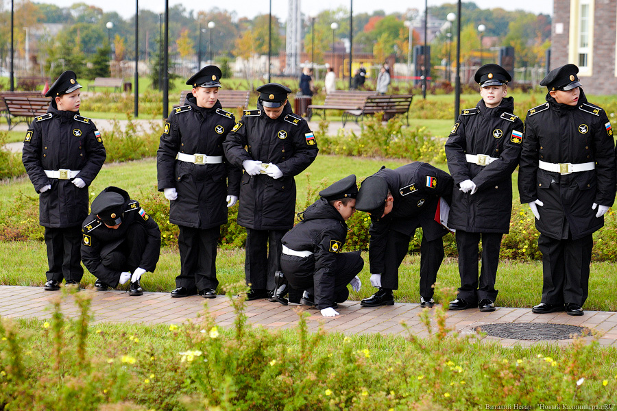 Горящие глаза, серьезные лица: первокурсников приняли в нахимовцы (фото)