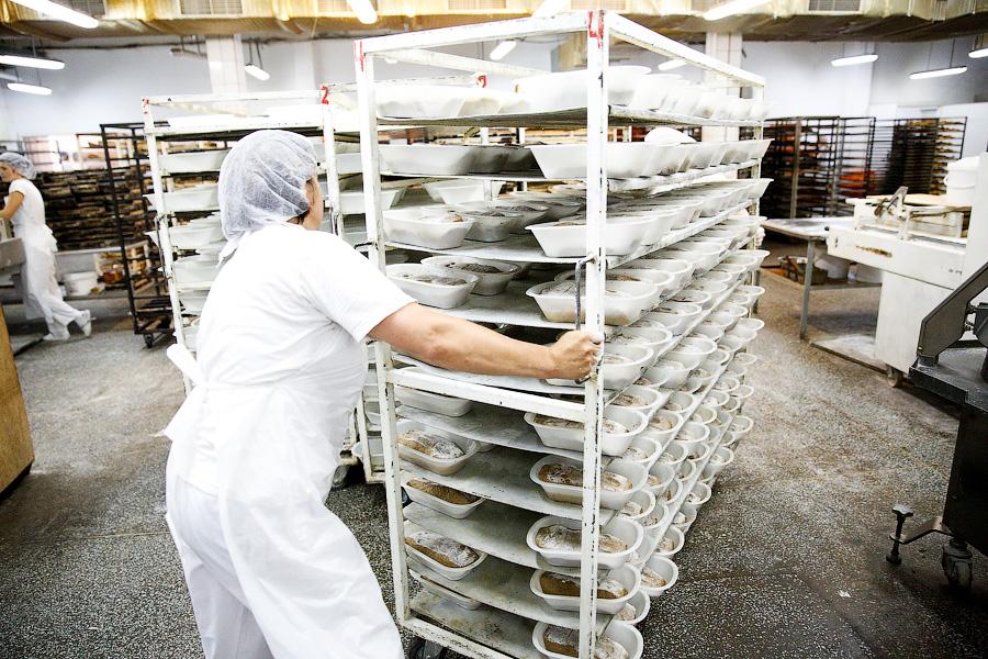 Без паники и спасибо Путину: что думают производители хлеба и консервов о продовольственном эмбарго