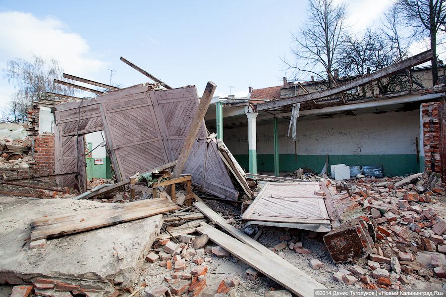 Из стекла и бетона: в Советске вековое здание сносят для строительства торгового комплекса