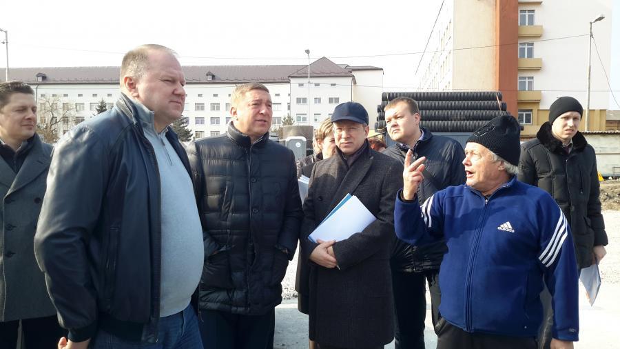 «А гуси летят…»: как власти области дорожные проблемы Калининграда обсуждали