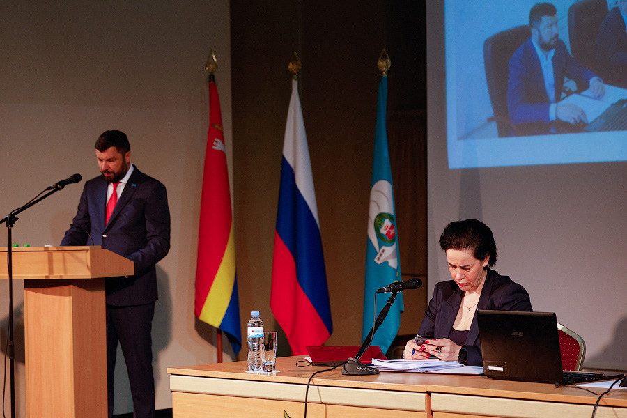 «Гранд-концерт» для солистов с оркестром: как отчитывались главы Калининграда (фото)