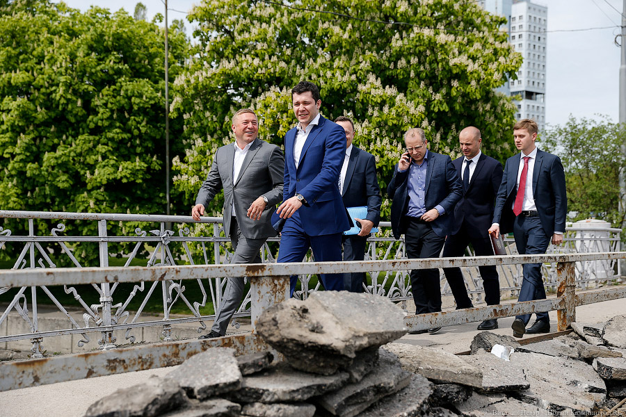 Найдено решение, как оставить пешеходное движение по Деревянному мосту