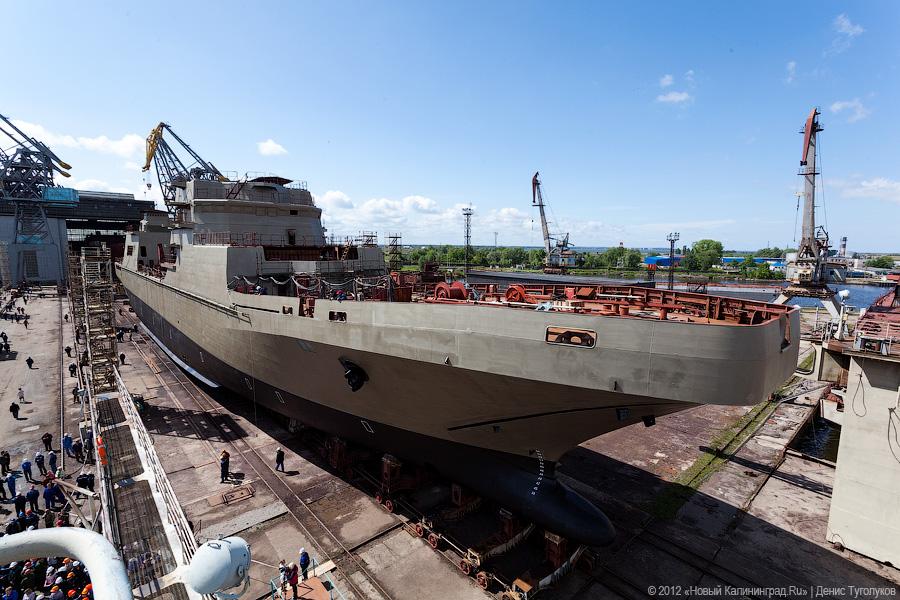 «Подарок ко Дню рождения»: фоторепортаж со спуска на воду БДК «Иван Грен»