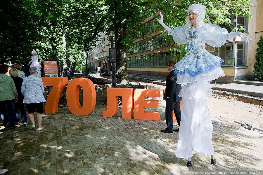 На фоне недостроя: как в Калининграде энергетики сквер открыли (фото)
