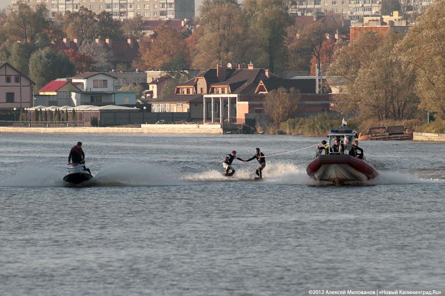 «Конец в воду»: фоторепортаж с закрытия аквабайк-сезона на Преголе