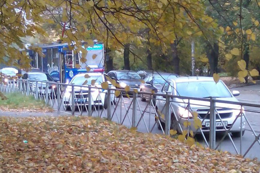 На Фрунзе из-за ДТП с участием трамвая возникла пробка (фото)