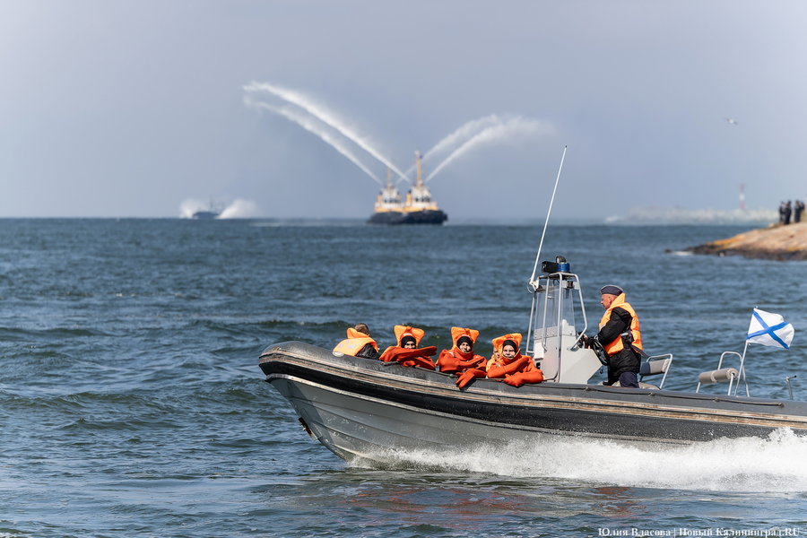 День ВМФ в Балтийске: как прошел парад кораблей Балтфлота (фото)