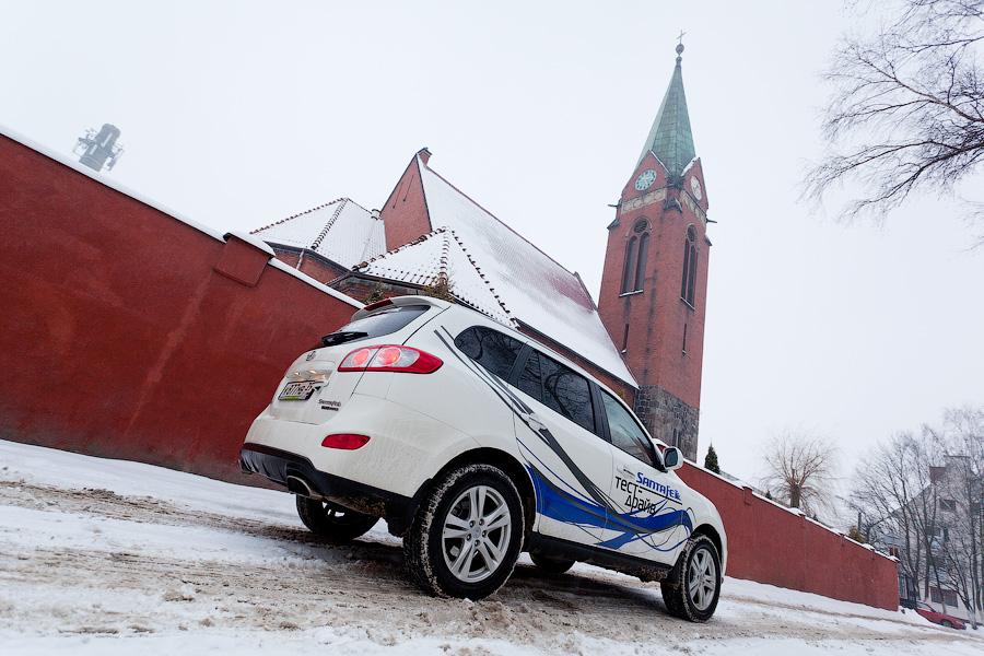 «Нет предела совершенству»: тест-драйв обновленного Hyundai Santa Fe