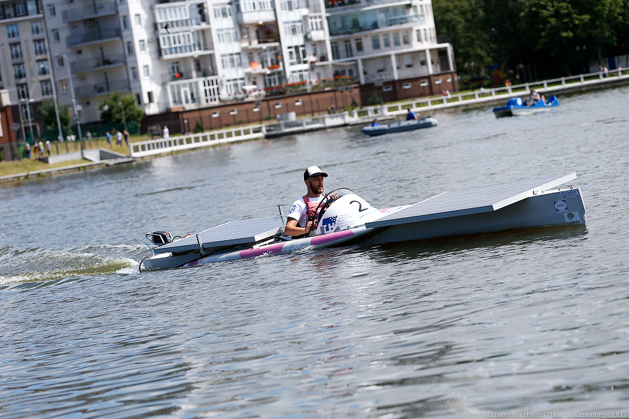 Стартовали: в Калининграде прошли соревнования лодок на солнечных батареях
