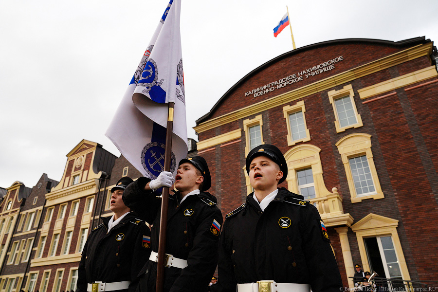 Горящие глаза, серьезные лица: первокурсников приняли в нахимовцы (фото)