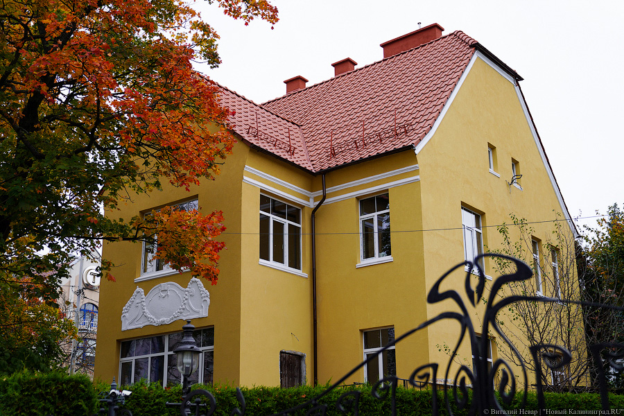 В Калининграде сняли леса с Дома актёра. Вот как историческая вилла выглядит теперь (фото)