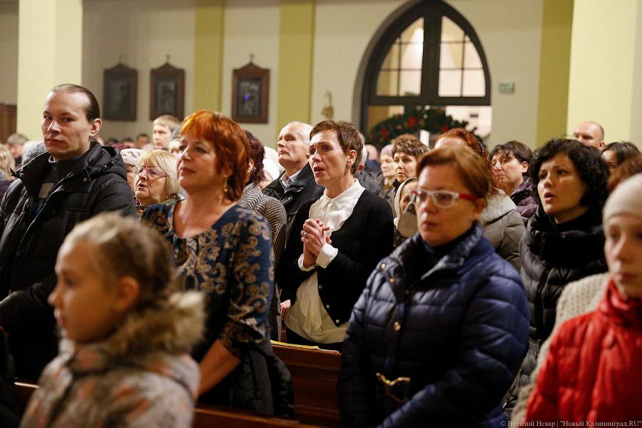 Сочельник, свечи, тишина: как встречали католическое Рождество в Калининграде